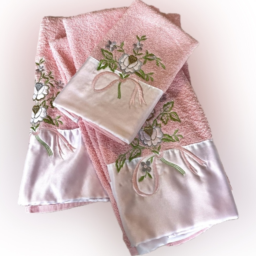 Gorgeous Vintage Embroidered Floral/Satin Trim 5 Pcs Towel Set 100% Cotton New